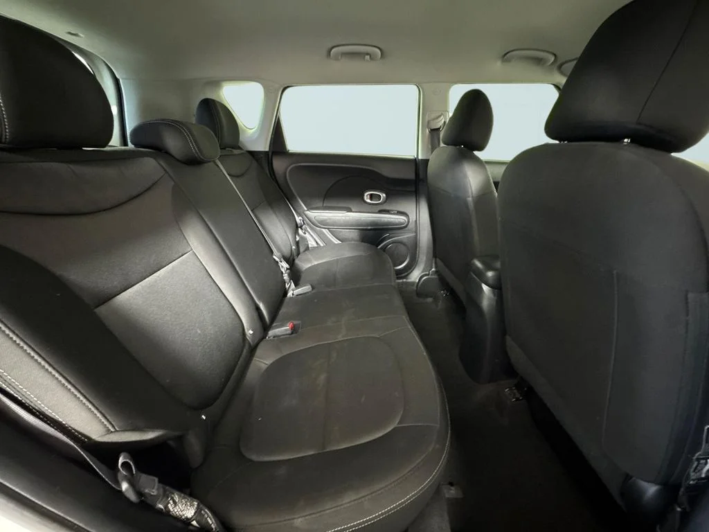 Used 2018 White Kia Base image 14
