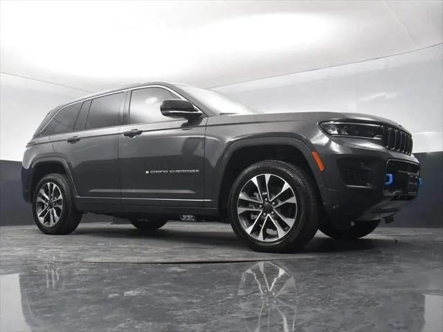 New 2024 Baltic Gray Metallic Clear-Coat Exterior Paint Jeep Overland image 34