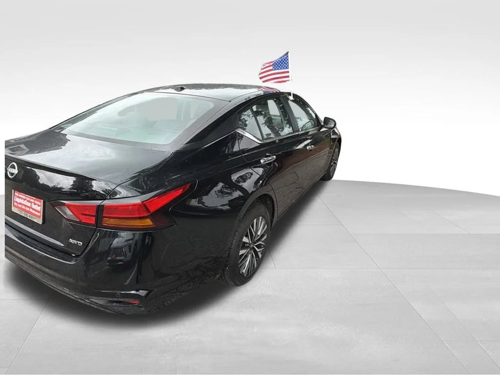 Used 2025 Black Nissan 2.5 SV image 5
