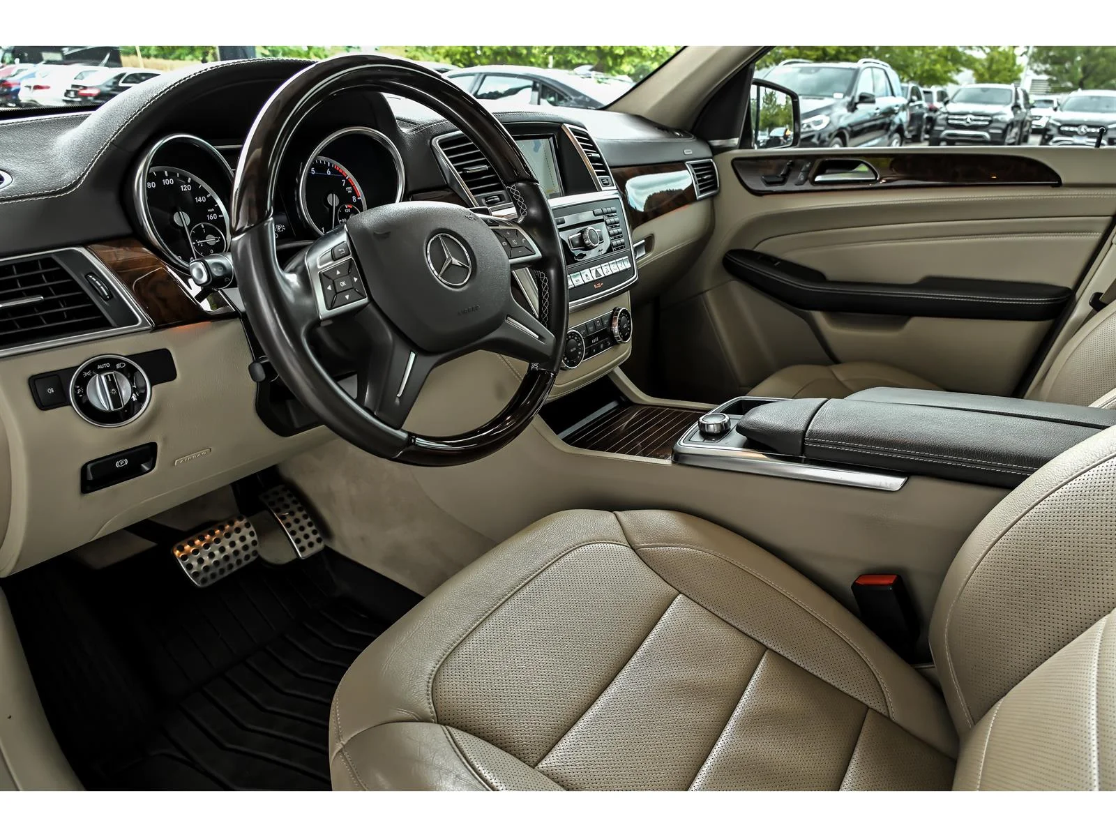 Used 2015 Brown Mercedes-Benz ML 400 image 12
