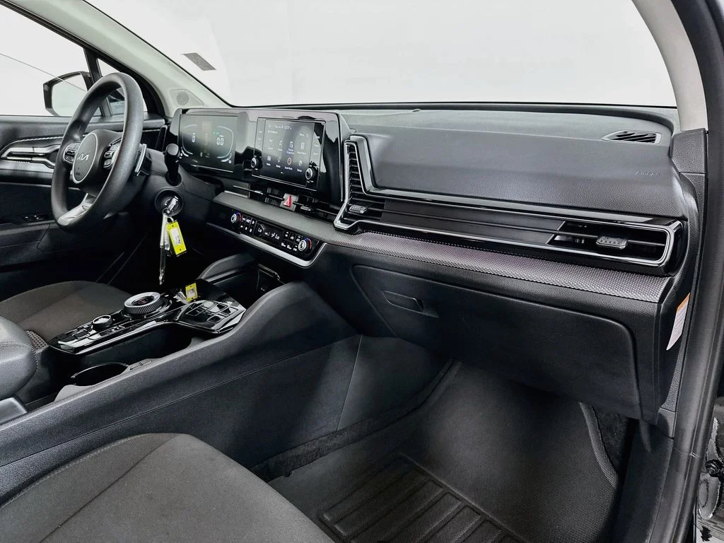 Used 2025 Fusion Black Kia LX image 28