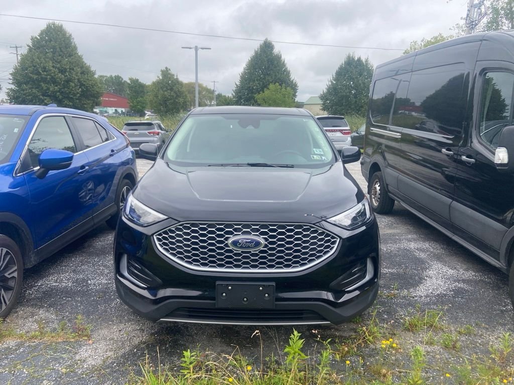 Used 2024 Black Metallic Ford SEL image 2