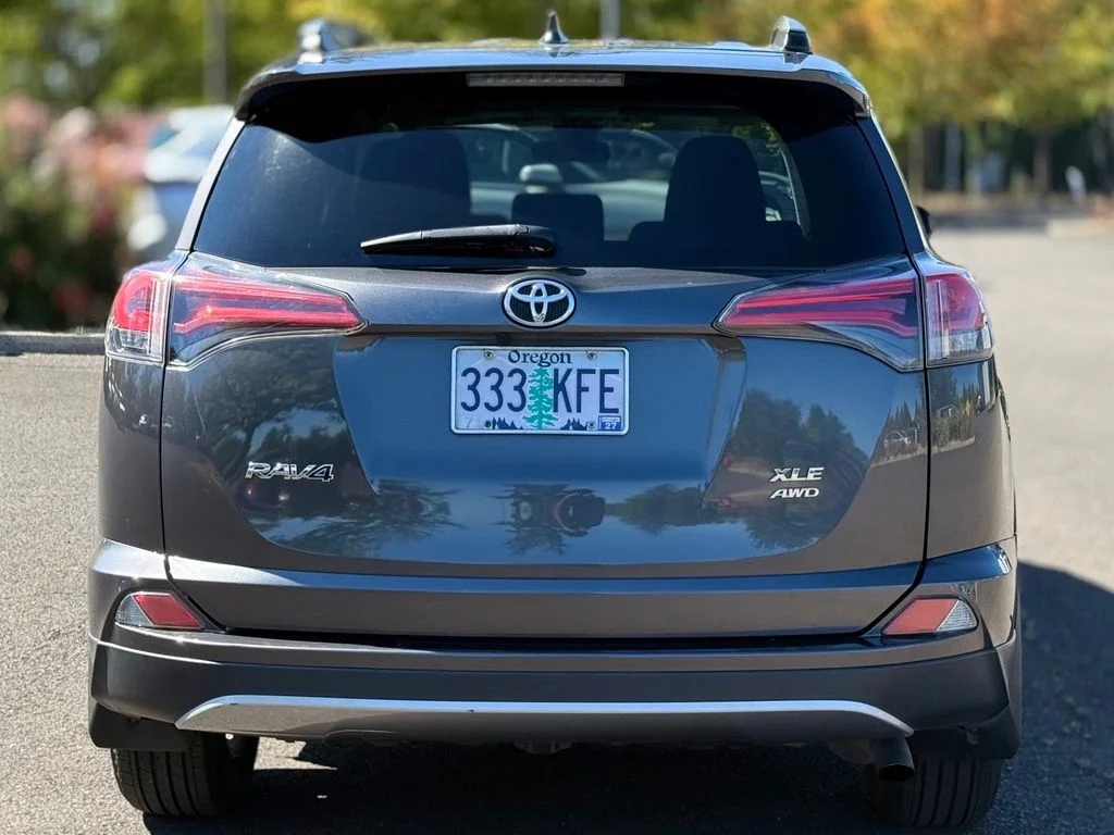 Used 2017 Gray Toyota XLE image 4