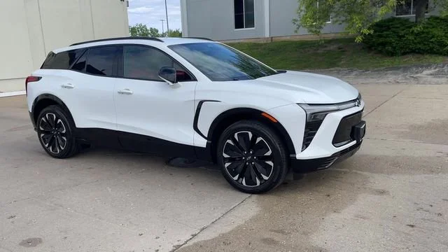 Used 2024 Chevrolet Blazer EV RS with VIN 3GNKDCRJXRS218812 for sale in Peoria, IL