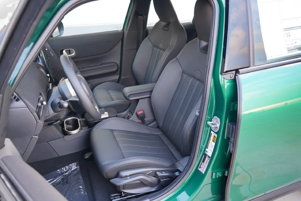 New 2026 Green MINI Signature Plus image 11