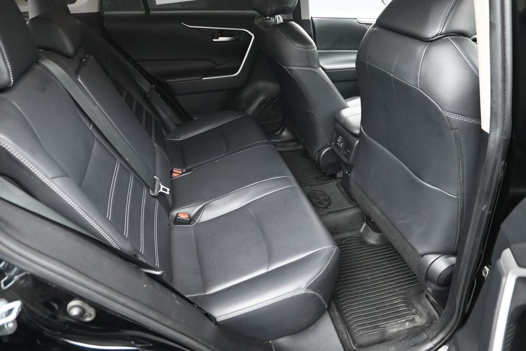 Used 2019 Black Toyota XLE Premium image 10