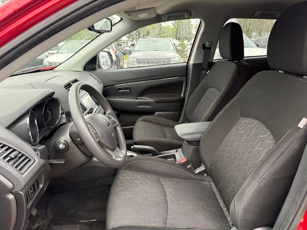 Used 2021  Mitsubishi 2.0 ES image 11