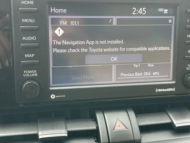 Used 2020 White Toyota LE image 18