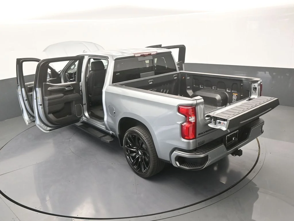 Used 2025 Sterling Gray Metallic Chevrolet LTZ image 82