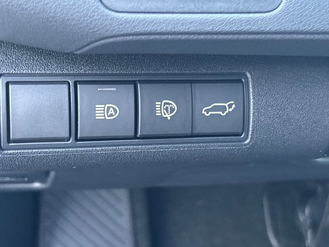 New 2027 Wind Chill Pearl <sup>1</sup> Toyota  XLE image 29