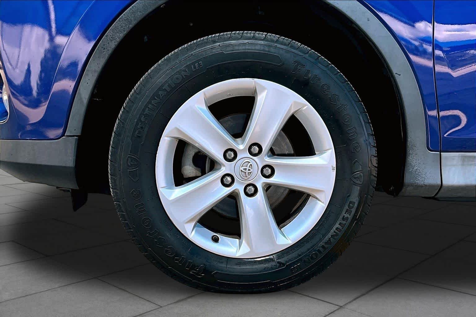 Used 2014 Blue Crush Metallic Toyota XLE image 10