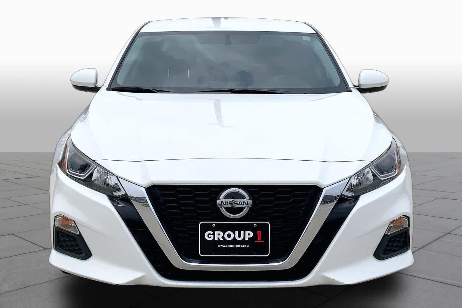 Used 2020 Glacier White Nissan 2.5 S image 4