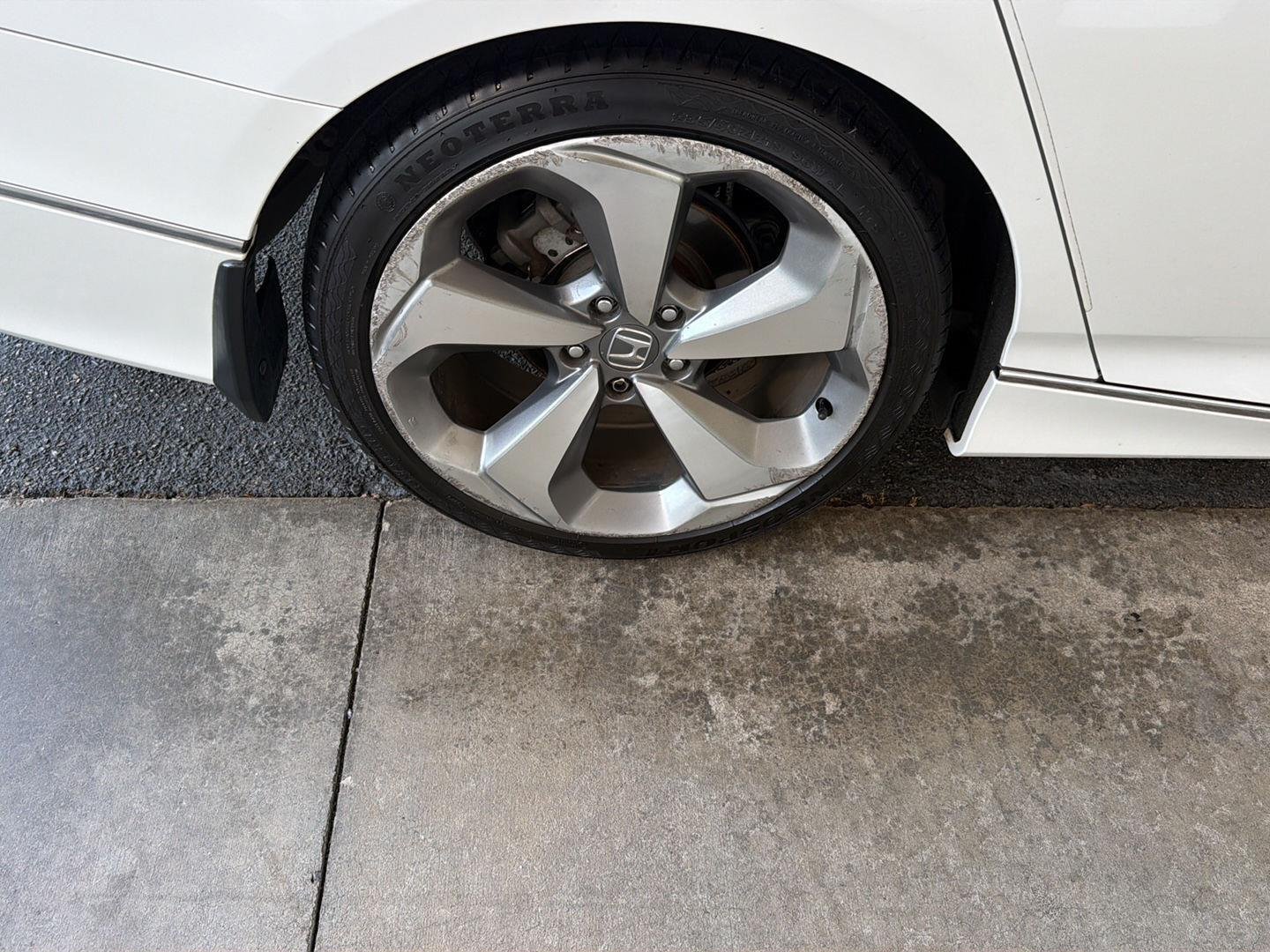Used 2018 Platinum White Pearl Honda Touring image 41