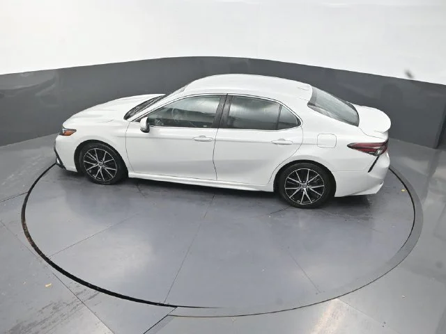 Used 2022 White Toyota SE image 26