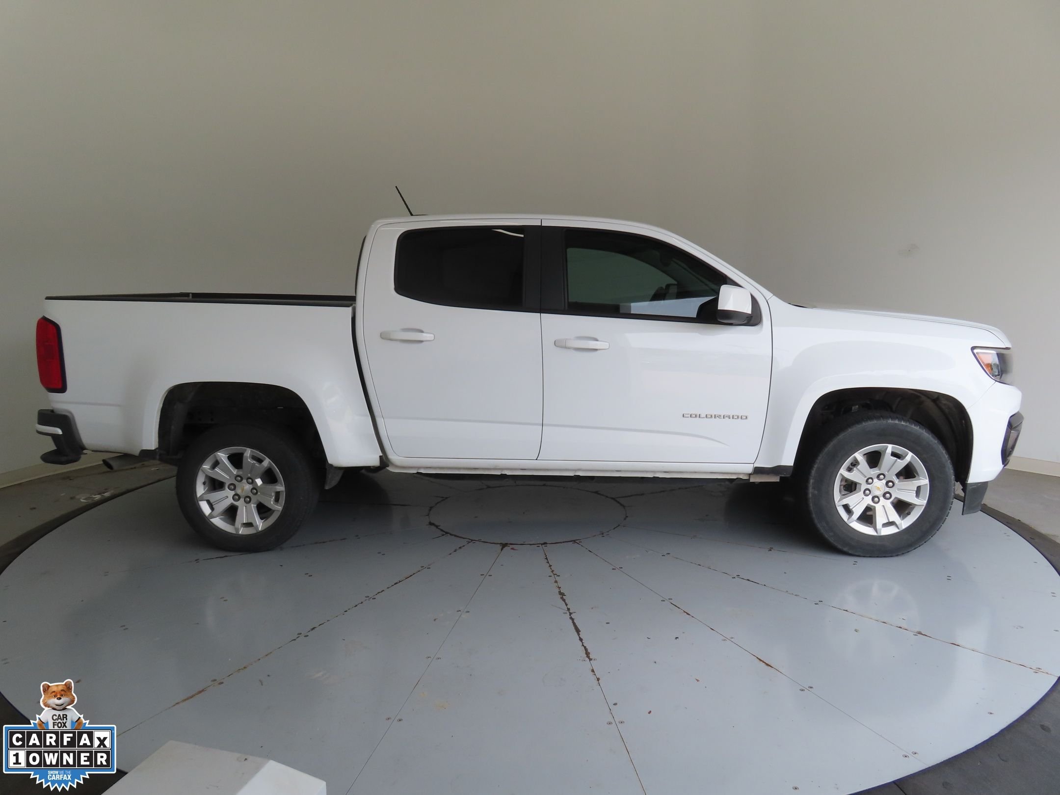 Used 2021 White Chevrolet LT image 2