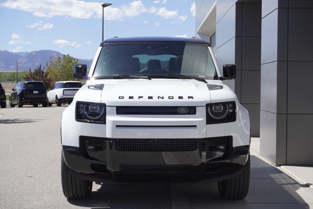 New 2026 Fuji White Land Rover V8 image 5