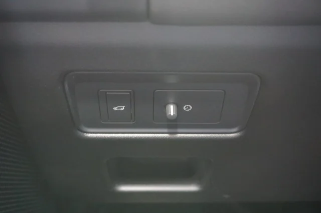 Used 2025 GRAY Land Rover S image 33
