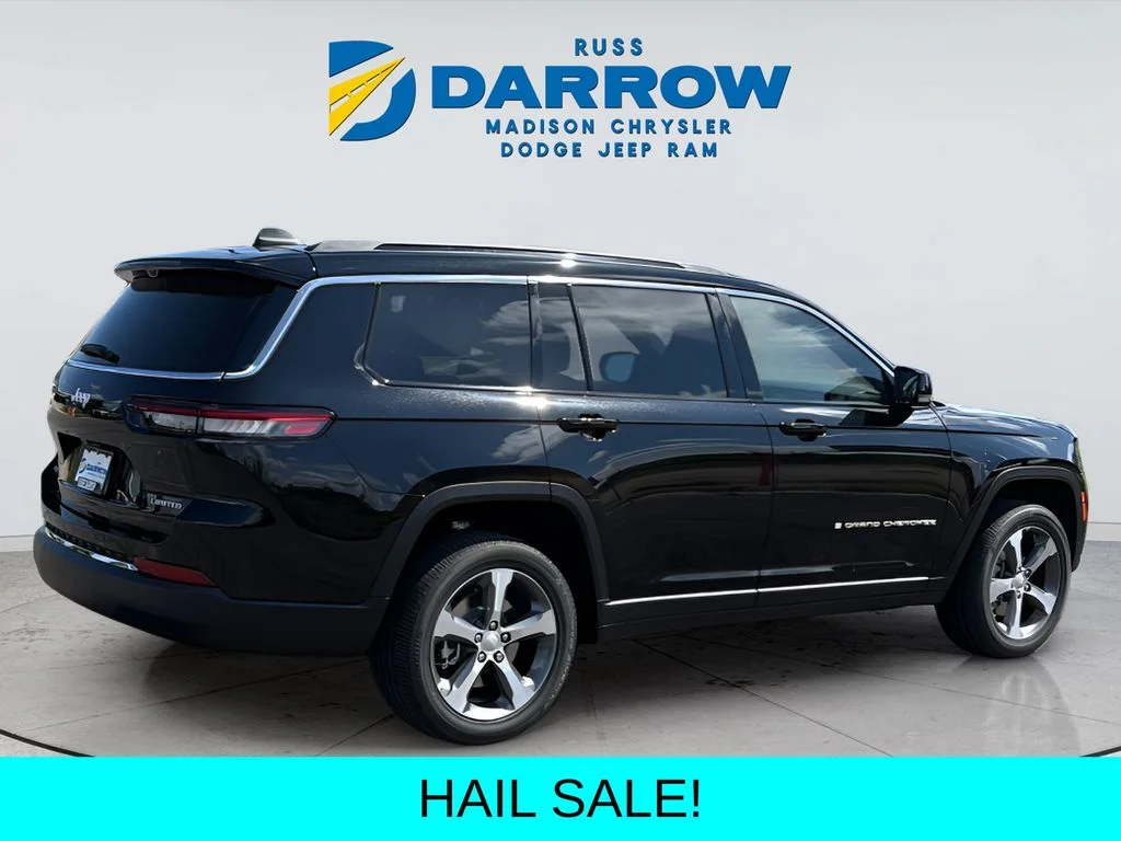 New 2025 Diamond Black Crystal Pearl-Coat Exterior Paint Jeep Limited image 5