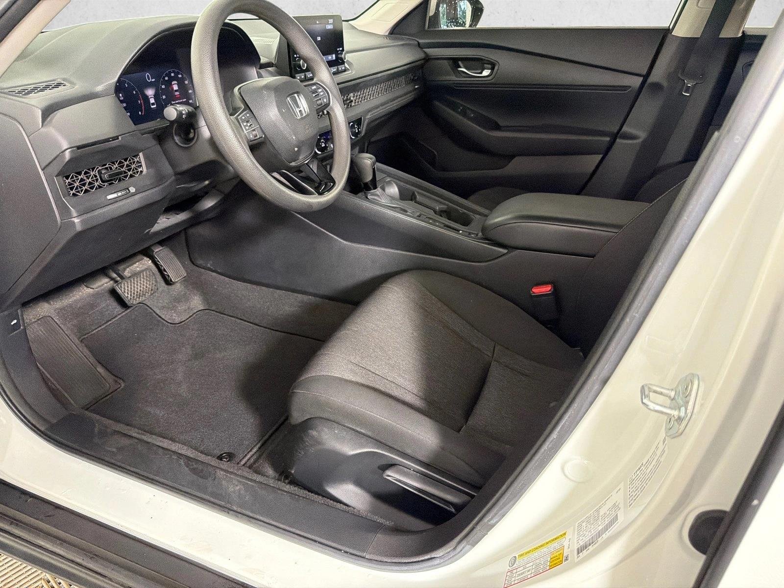Used 2023 White Honda LX image 9