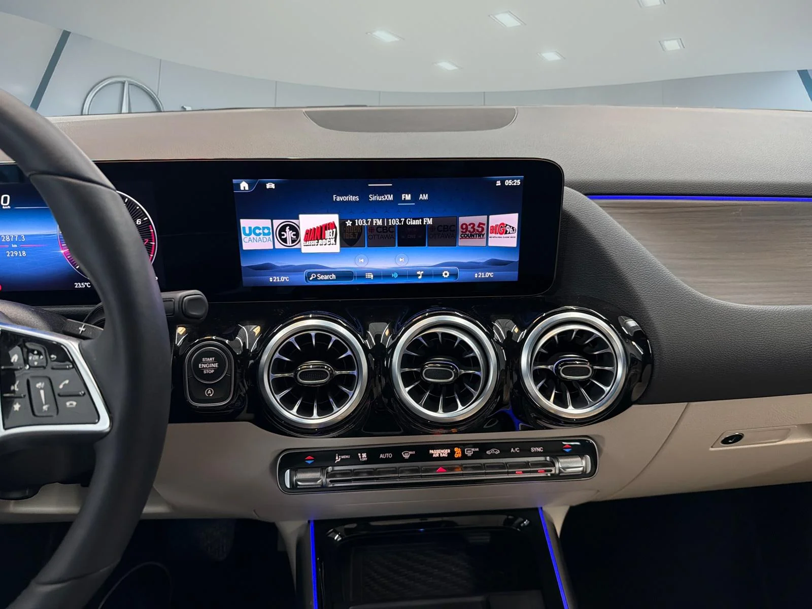 Used 2025  Mercedes-Benz GLA 250 4MATIC SUV image 17