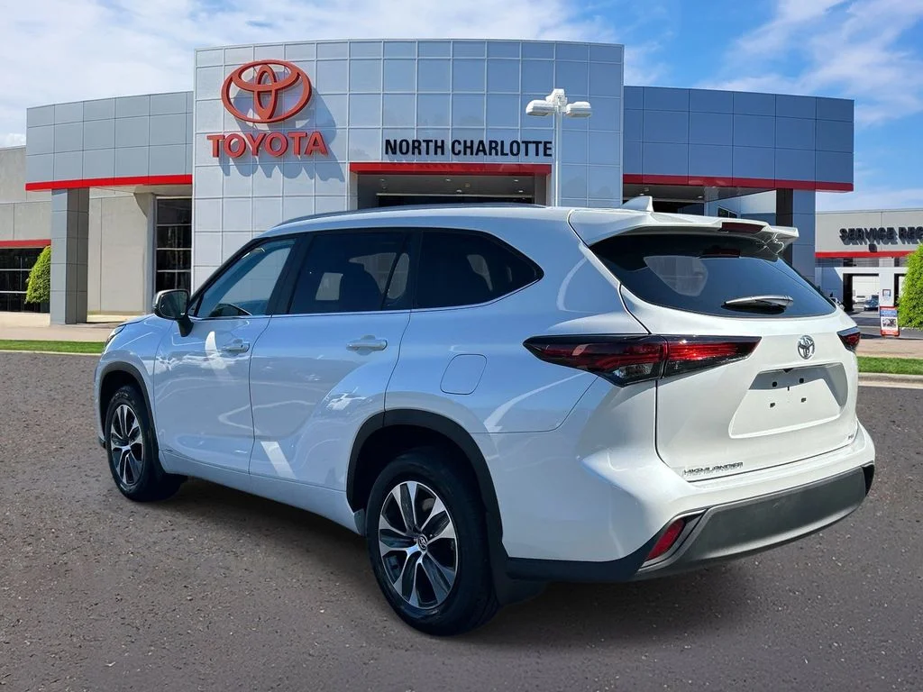 Used 2026 Beige Toyota XLE image 5