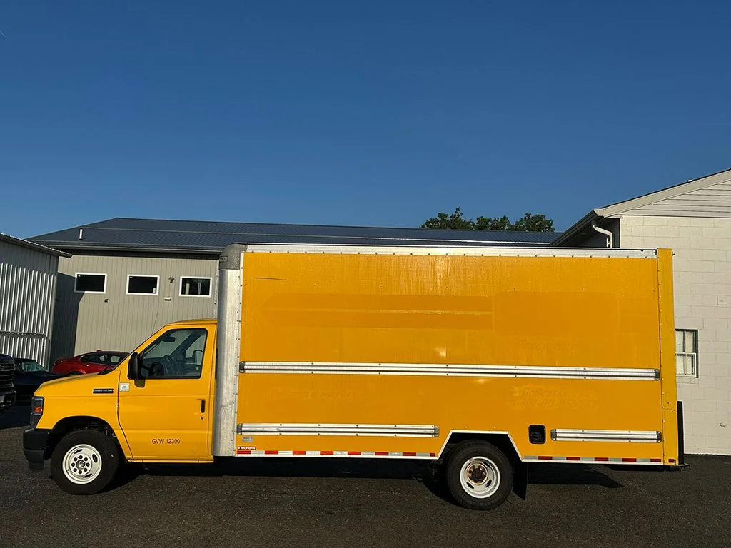 Used 2022 Yellow Ford Base image 7
