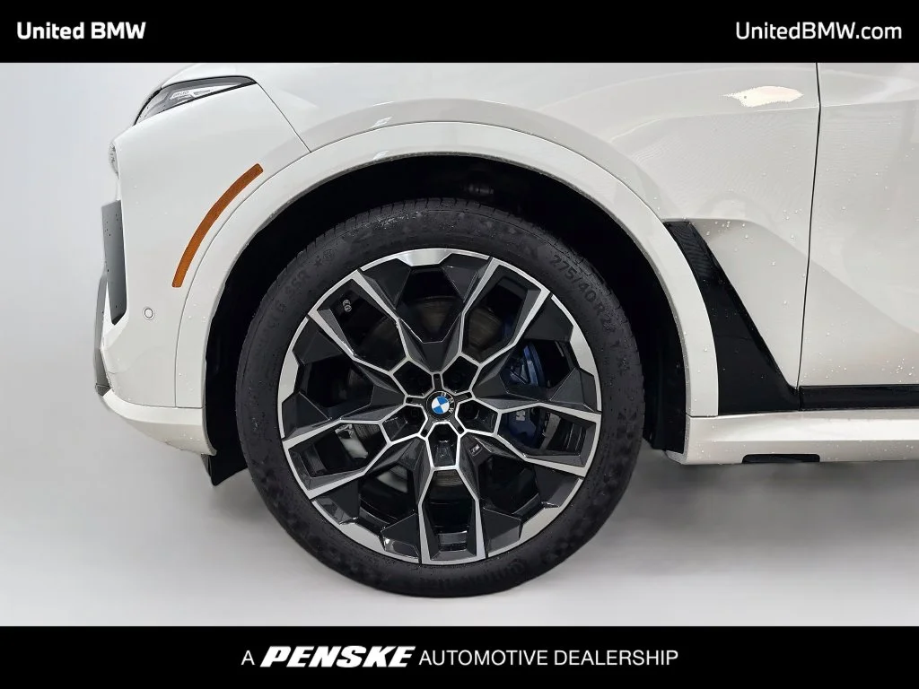 Used 2025 Alpine White BMW M60i image 6