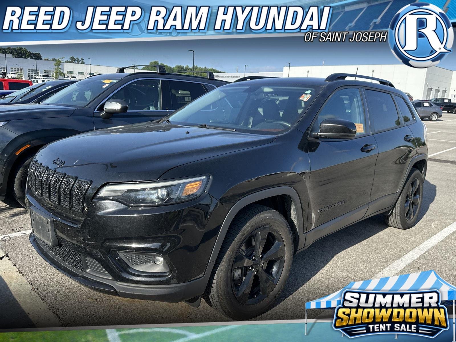 Used 2019 Diamond Black Crystal Pearlcoat Jeep Altitude image 1