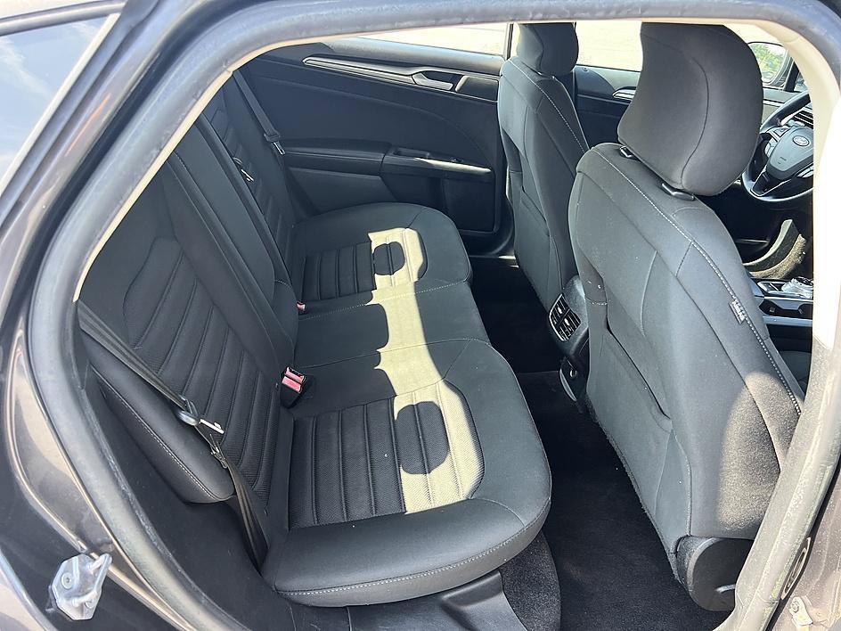 Used 2019 Magnetic Ford SE image 16