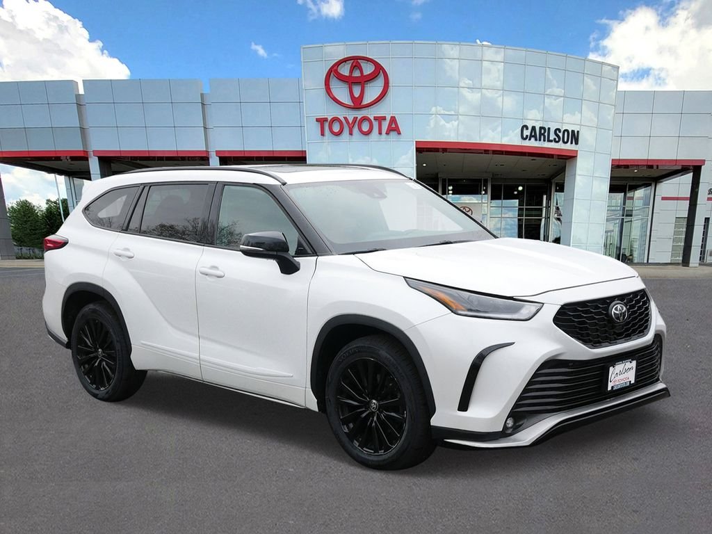 Used 2023 Toyota Highlander XSE with VIN 5TDKDRBH4PS000661 for sale in Minneapolis, Minnesota