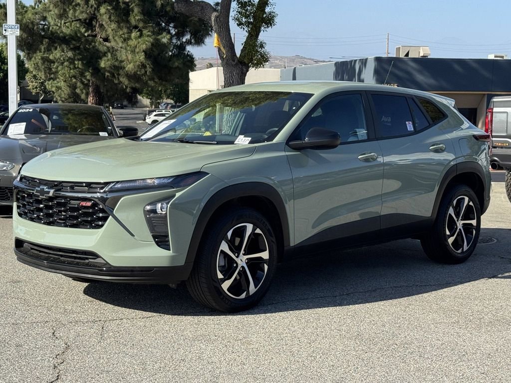 Certified Used 2024 Green Chevrolet 1RS image 3
