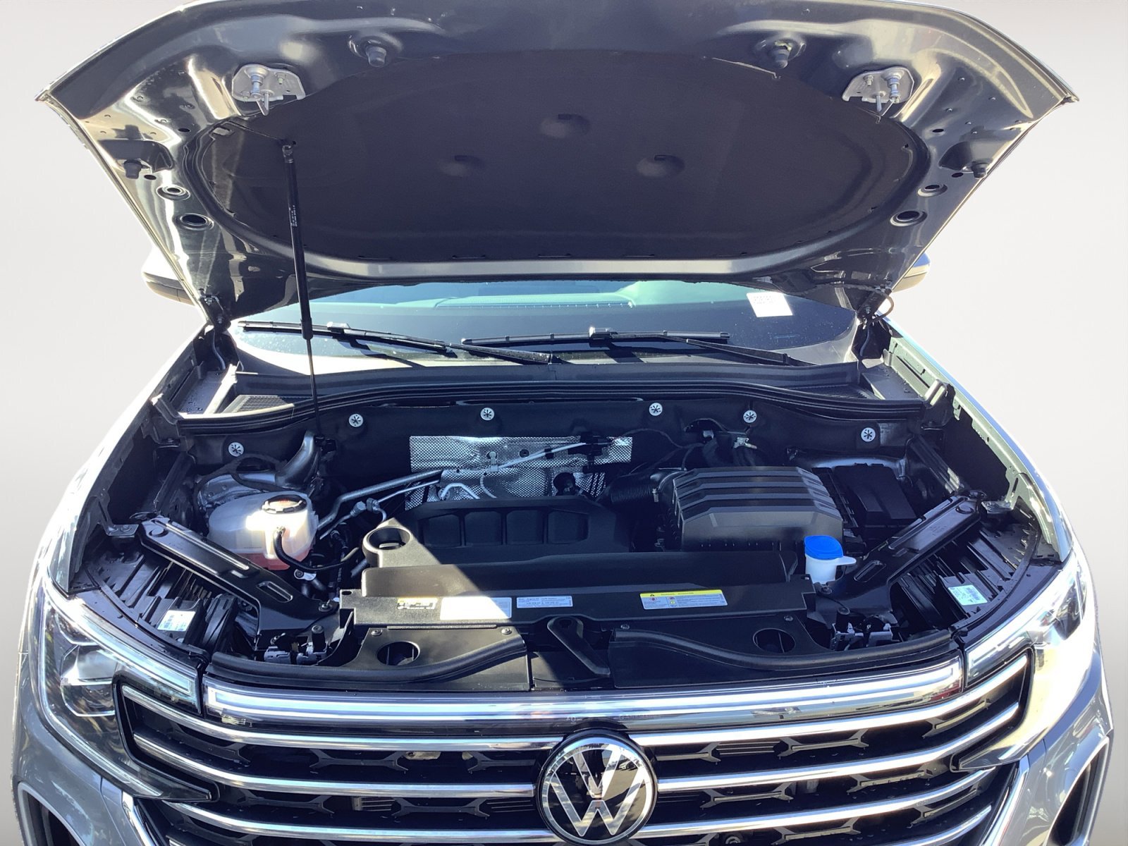 2025 Volkswagen Atlas SE w/Tech - Photo 11