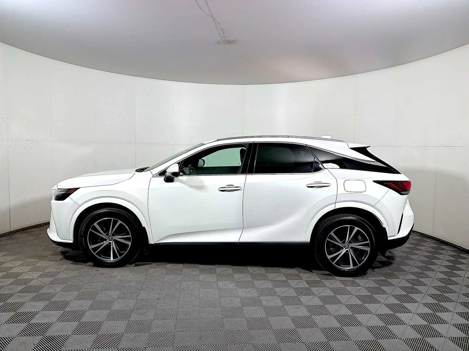 Used 2024 Eminent White Pearl Lexus Premium image 4