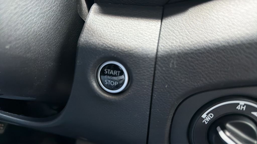 Used 2023 White Nissan PRO-4X image 28