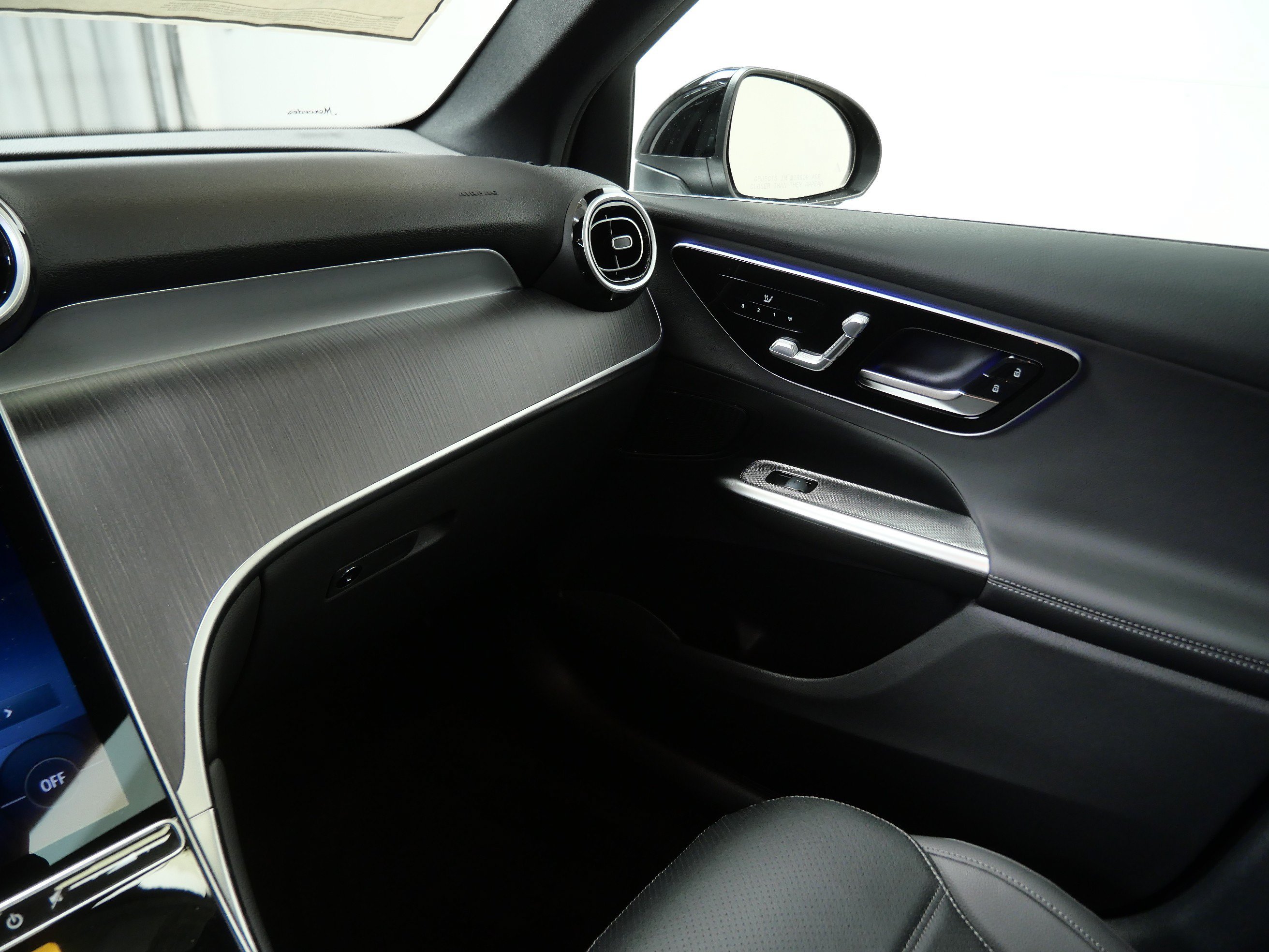 New 2026 Black Mercedes-Benz GLC 300 image 11