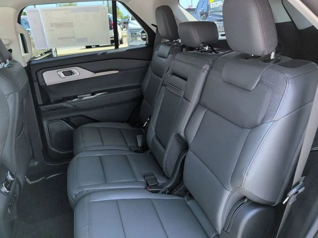 New 2026 Star White Metallic Tri-Coat Ford Active image 14