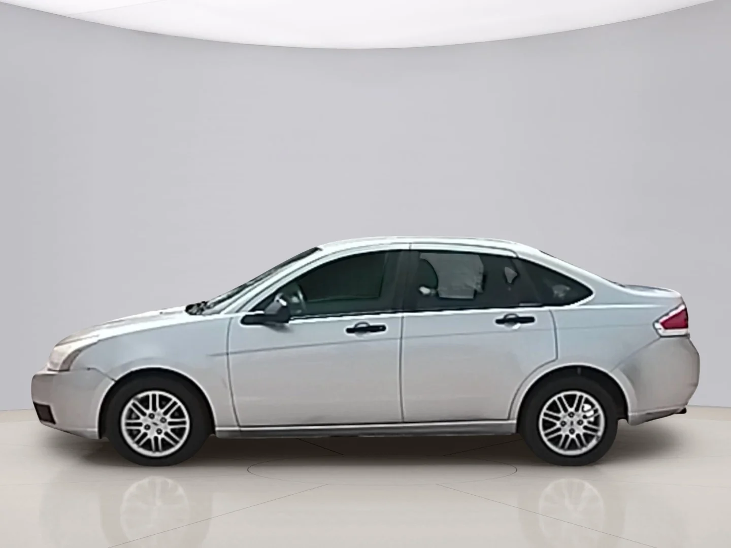 Used 2010 Silver Ford SE image 2