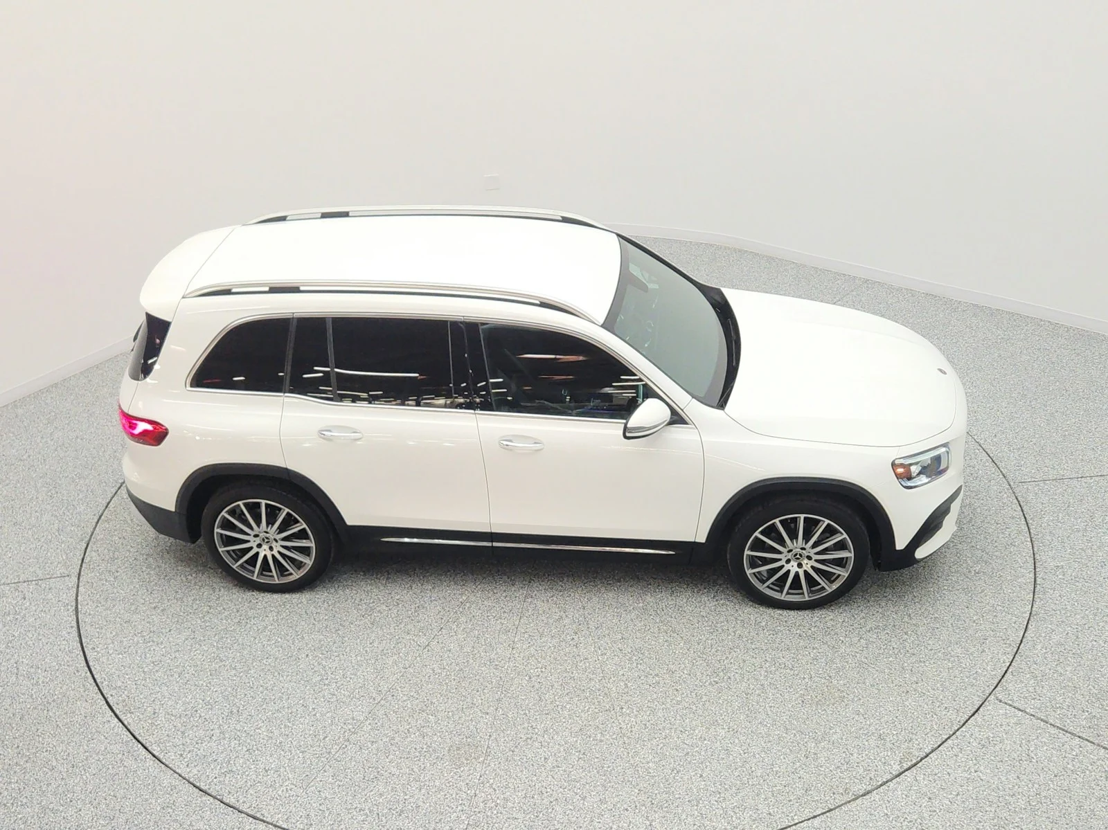 Used 2022 Polar White Mercedes-Benz GLB 250 SUV image 24