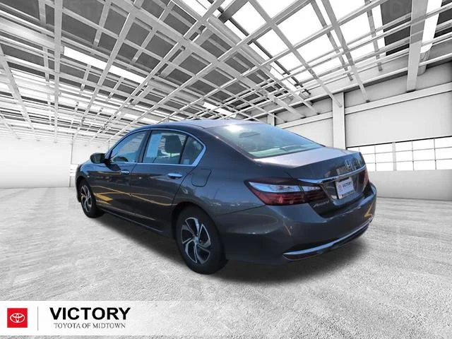 Used 2017  Honda LX image 6
