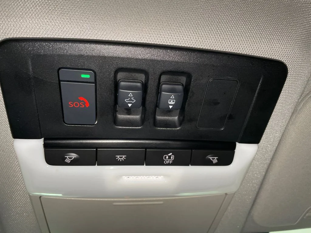 Certified Used 2023 Pearl White Tricoat Nissan Platinum image 24