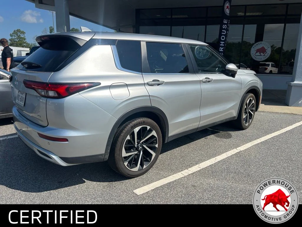 Used 2024  Mitsubishi  image 6