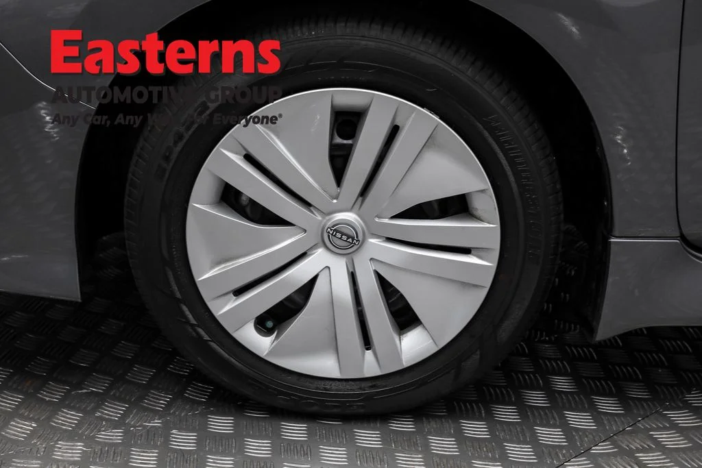 Used 2024 Gray Nissan S image 31