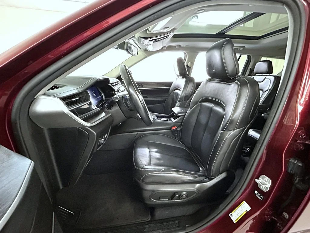 Used 2022 Red Jeep Limited image 10