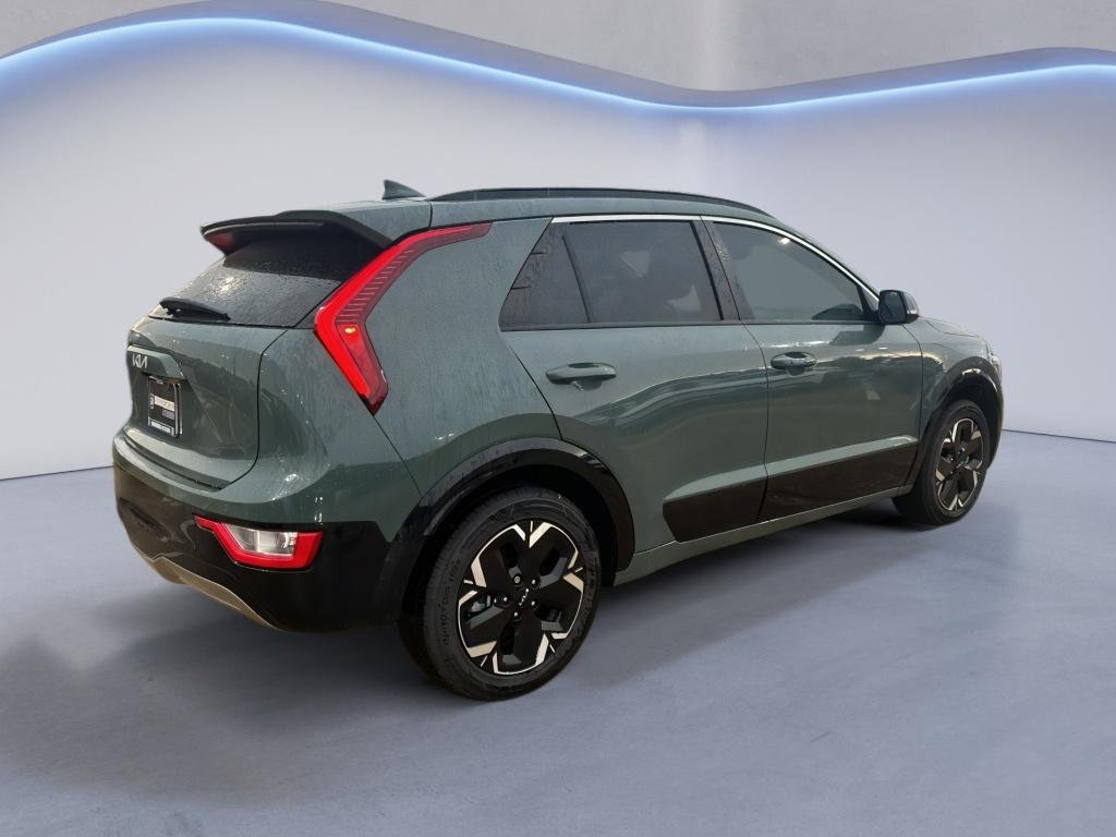 Used 2023 Cityscape Green Kia Wind image 6