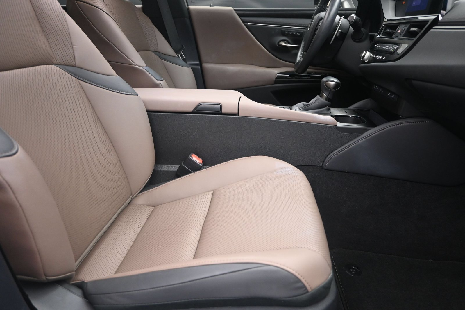 Certified Used 2024 White Lexus 350 image 25