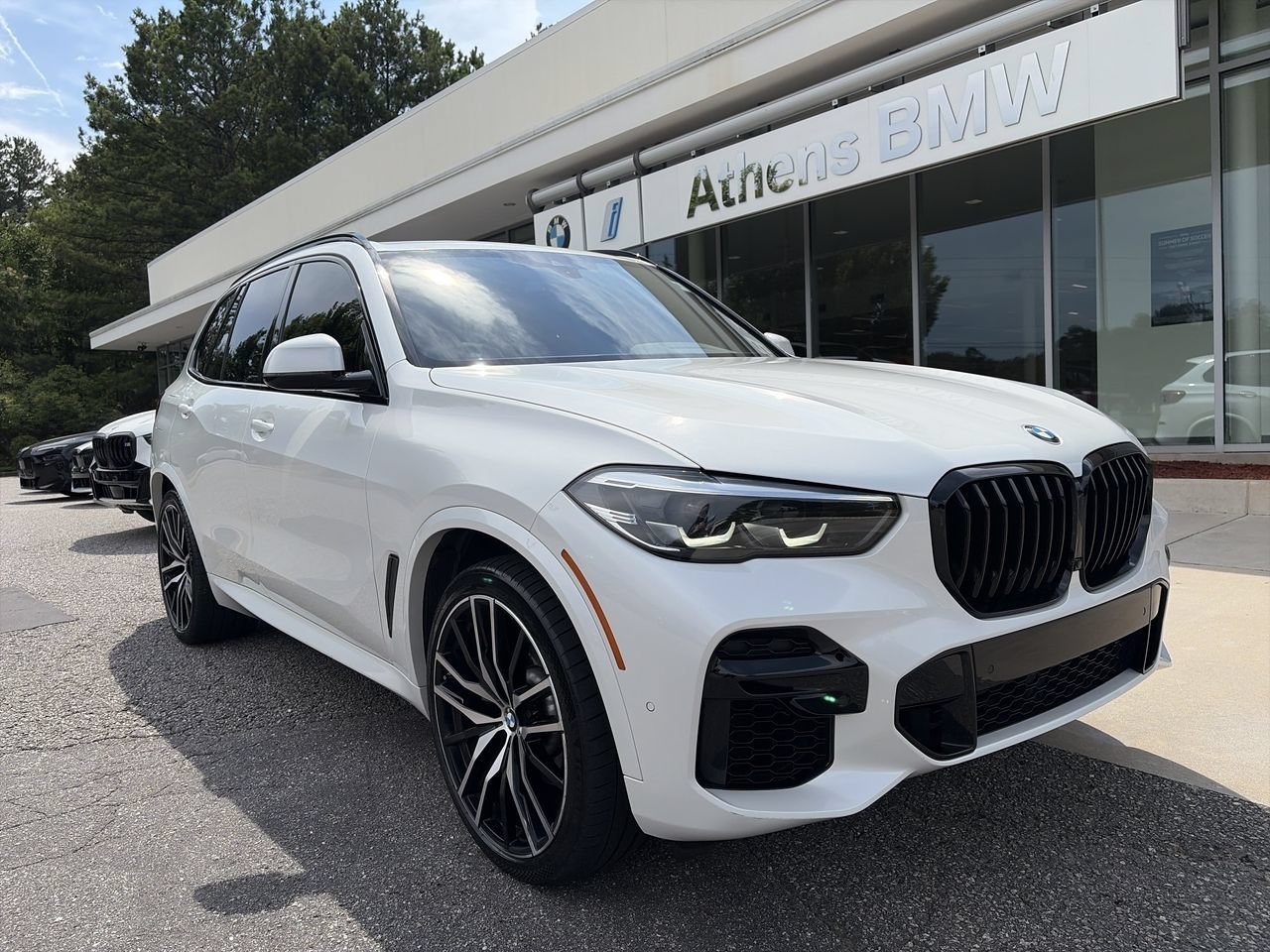 Used 2023 Mineral White Metallic BMW sDrive40i image 1