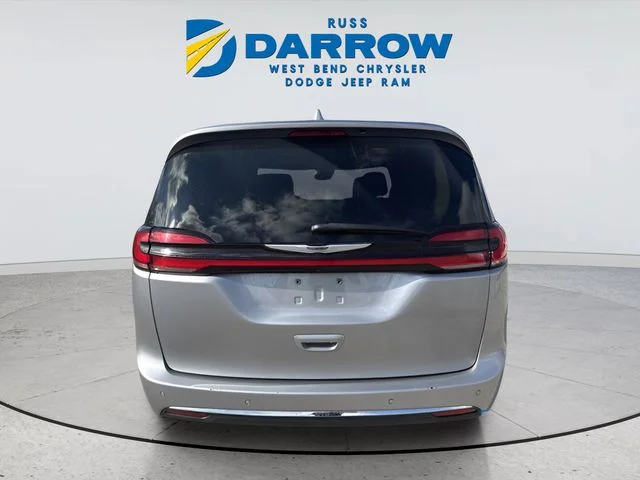 Used 2021 Silver Chrysler Touring L image 4