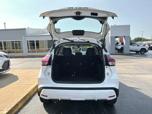 Used 2023 White Nissan SV image 10