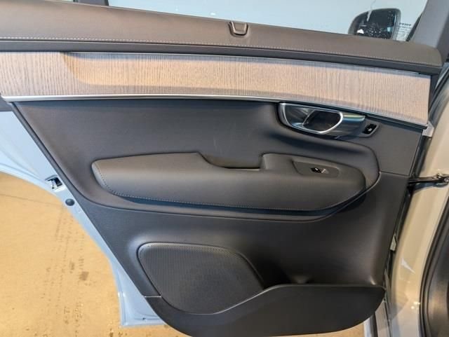 2026 Volvo XC90 Ultra - Photo 23