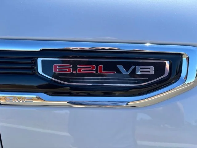 Used 2023 White GMC SLT image 22